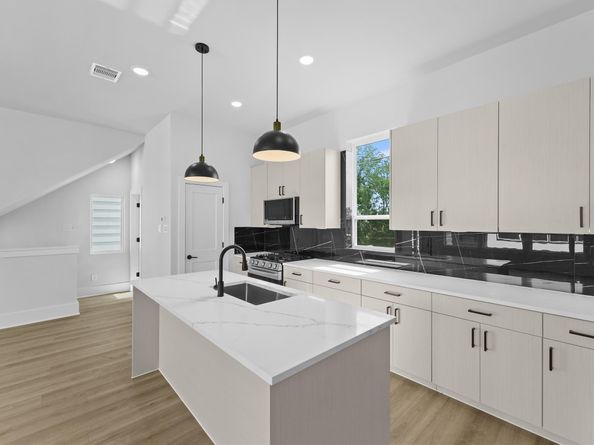 4709 Thornton Villas Lane, Houston TX 77018