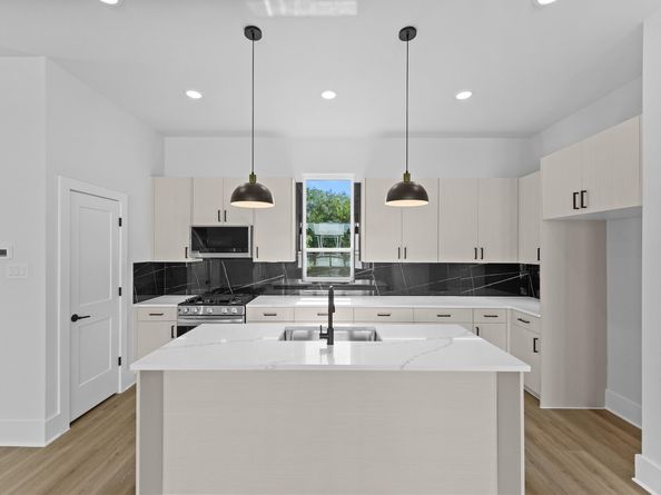 4709 Thornton Villas Lane, Houston TX 77018