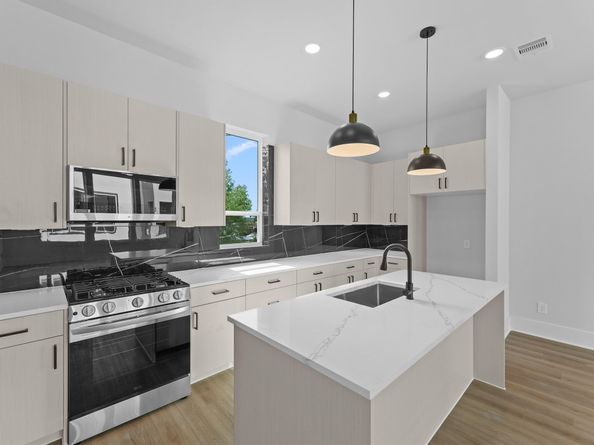 4709 Thornton Villas Lane, Houston TX 77018