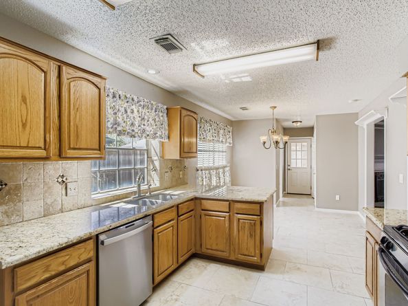 7519 Sunlight Lane, Houston TX 77095
