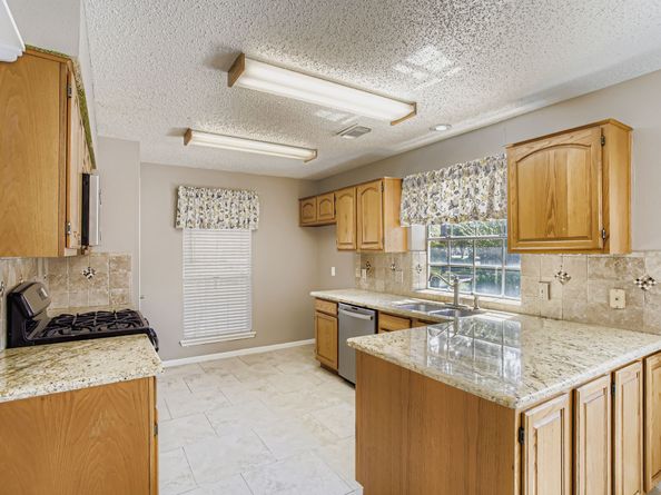 7519 Sunlight Lane, Houston TX 77095
