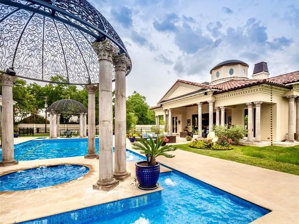 6 W Rivercrest Drive, Houston TX 77042