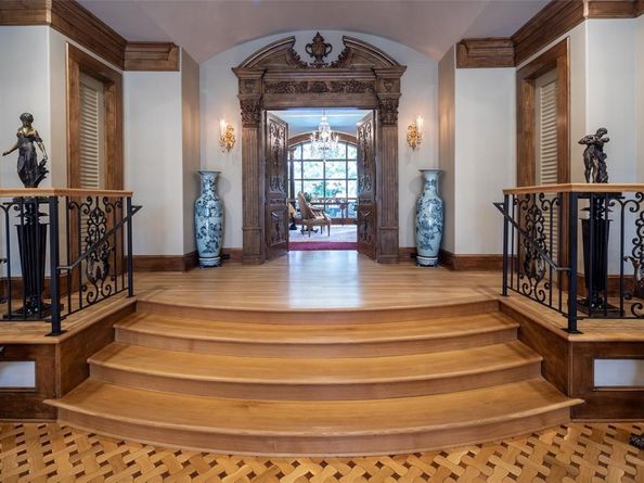 6 W Rivercrest Drive, Houston TX 77042