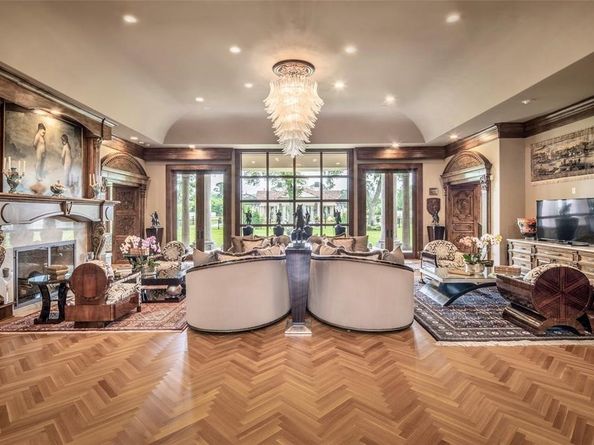 6 W Rivercrest Drive, Houston TX 77042