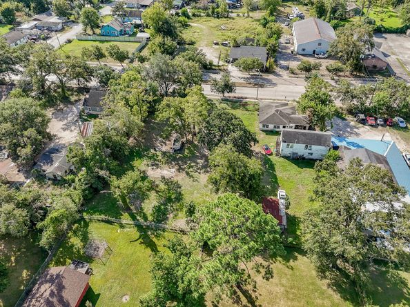 2413 E Crosstimbers Street, Houston TX 77093