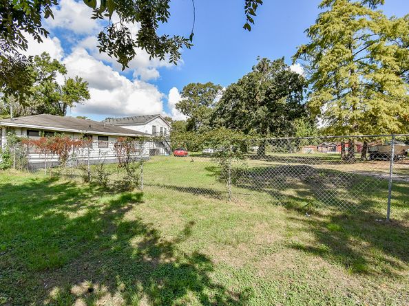 2413 E Crosstimbers Street, Houston TX 77093