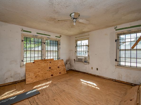 2413 E Crosstimbers Street, Houston TX 77093