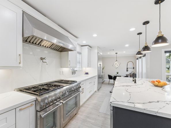 10206 Burgoyne Road, Houston TX 77042