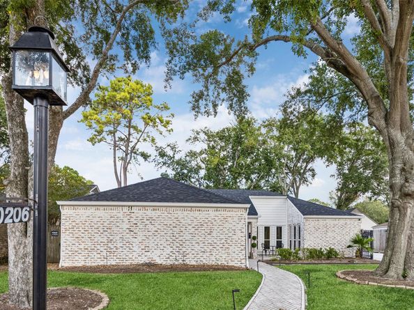 10206 Burgoyne Road, Houston TX 77042