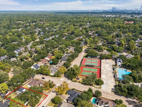 10206 Burgoyne Road, Houston TX 77042