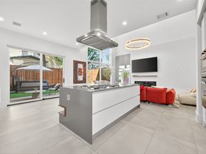 211 Stratford Street, Houston TX 77006