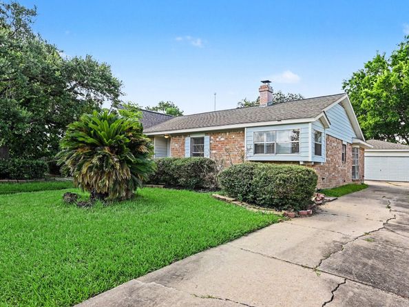 12219 Meadowhollow Drive, Meadows Place TX 77477