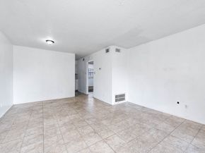 6405 Westward Street 72, Houston TX 77081