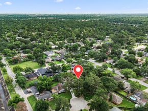 22 Laurenhurst Court, Houston TX 77043