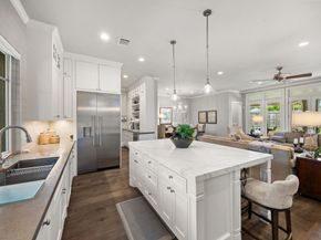 22 Laurenhurst Court, Houston TX 77043