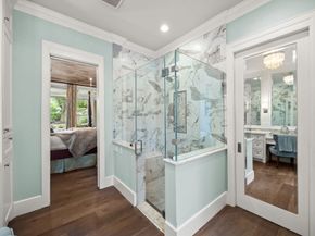 22 Laurenhurst Court, Houston TX 77043