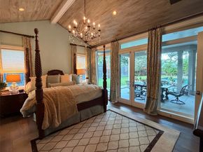 22 Laurenhurst Court, Houston TX 77043
