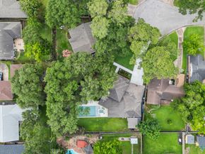 22 Laurenhurst Court, Houston TX 77043