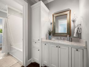 22 Laurenhurst Court, Houston TX 77043