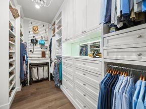 22 Laurenhurst Court, Houston TX 77043