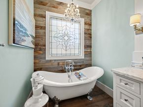 22 Laurenhurst Court, Houston TX 77043