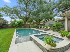 22 Laurenhurst Court, Houston TX 77043