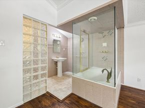 7826 Woodway Drive 7826, Houston TX 77063
