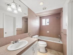 7826 Woodway Drive 7826, Houston TX 77063