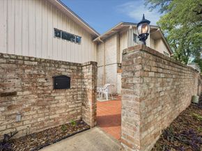 7826 Woodway Drive 7826, Houston TX 77063