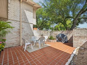7826 Woodway Drive 7826, Houston TX 77063