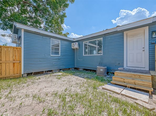 6715 Victoria Street, Houston TX 77020