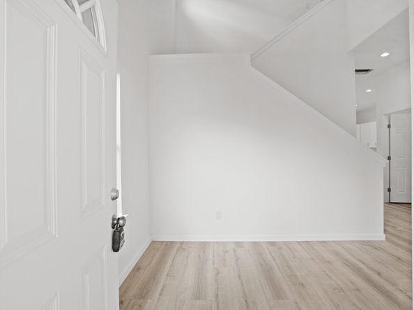 13902 Leabrandon Lane, Houston TX 77045