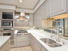 6 River Hollow Lane, Houston TX 77027