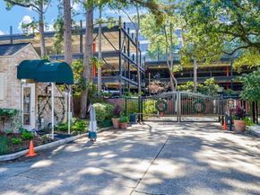 6 River Hollow Lane, Houston TX 77027