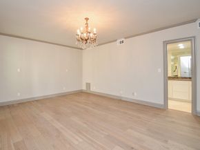 6 River Hollow Lane, Houston TX 77027