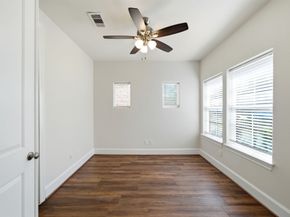 9452 London Bridge Station, Houston TX 77045