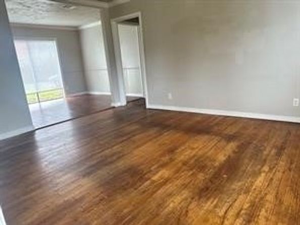 10546 Royal Oaks Drive, Houston TX 77016
