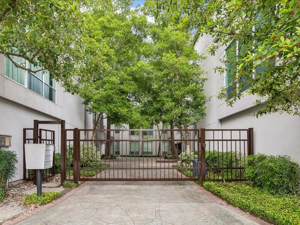 3111 Greenbriar Drive G, Houston TX 77098