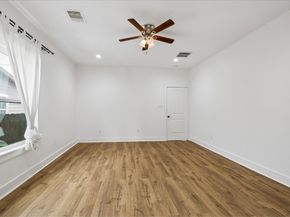 5105 Chapman Street, Houston TX 77009