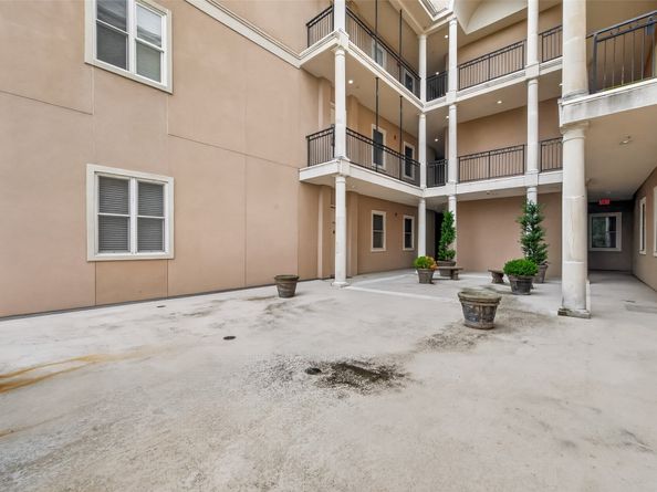 58 Briar Hollow Lane 204, Houston TX 77027
