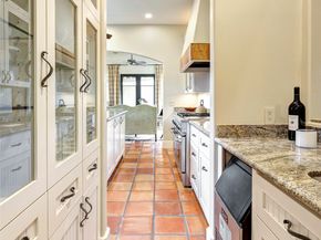 16 Lana Lane B, Houston TX 77027