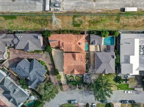 16 Lana Lane B, Houston TX 77027