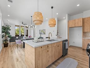 1122 W 17th Street E, Houston TX 77008