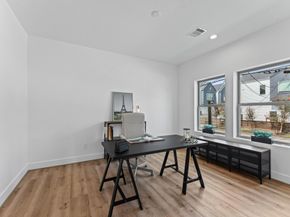 1122 W 17th Street E, Houston TX 77008