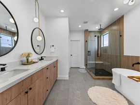 1122 W 17th Street E, Houston TX 77008