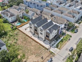 1122 W 17th Street E, Houston TX 77008