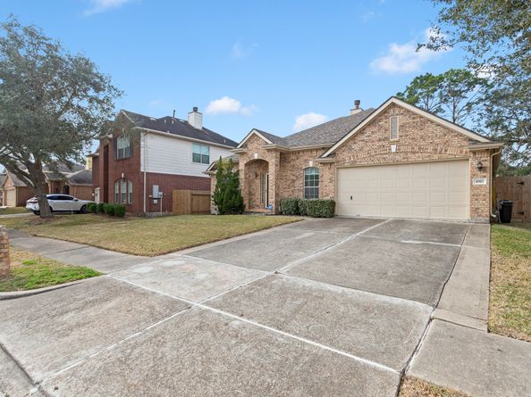 4902 Quiet Canyon Drive, Friendswood TX 77546