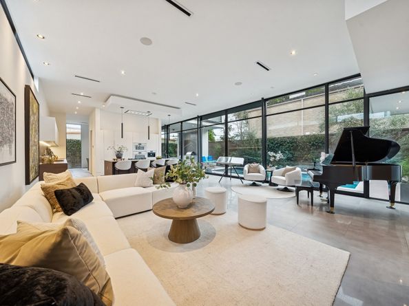 2332 Wroxton Road, Houston TX 77005