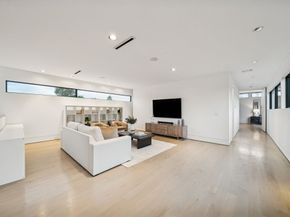 2332 Wroxton Road, Houston TX 77005