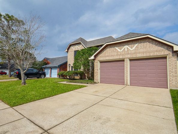 15911 Surrey Woods Drive, Friendswood TX 77546